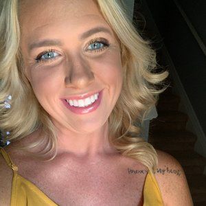 Meet your Posher, Cayla